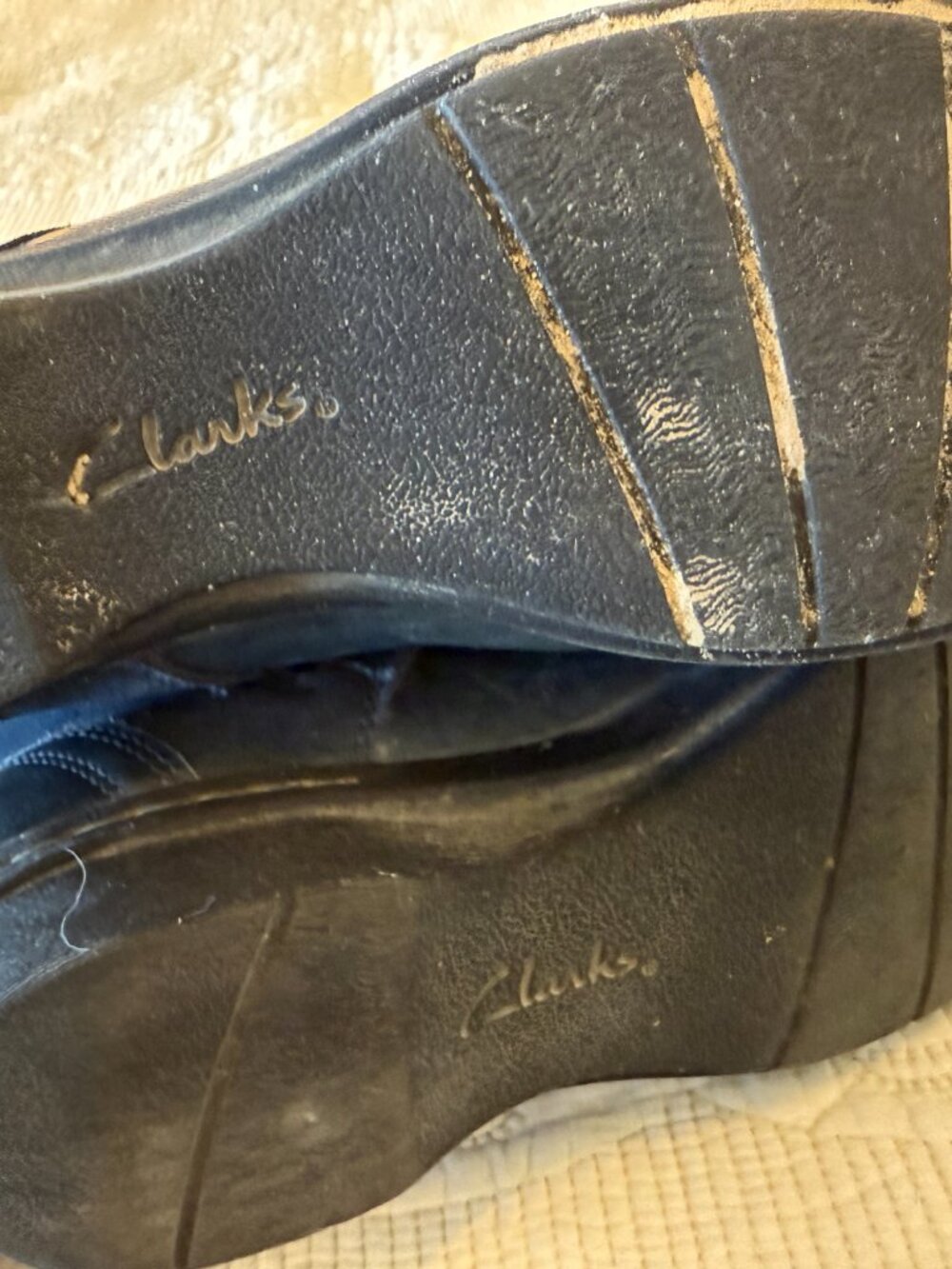 Clarks Collection soft cushion classic black lace-up ankle boots. Size 9 - Picture 6 of 7
